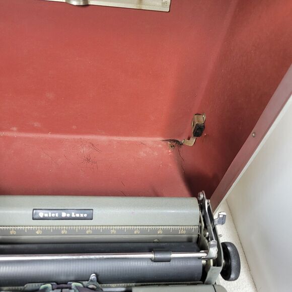 Vintage Royal Typewriter Quiet De Luxe Gray Magic with Portable Case Mid Century - Picture 6 of 16